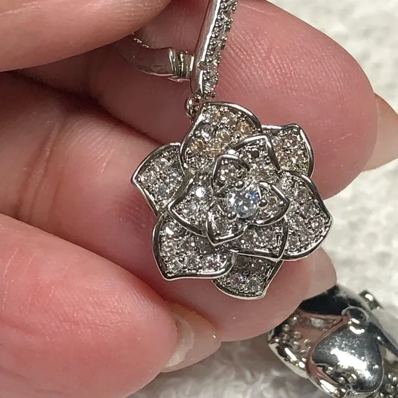 Elegant Silver Floral Earrings - Picture 8 of 8